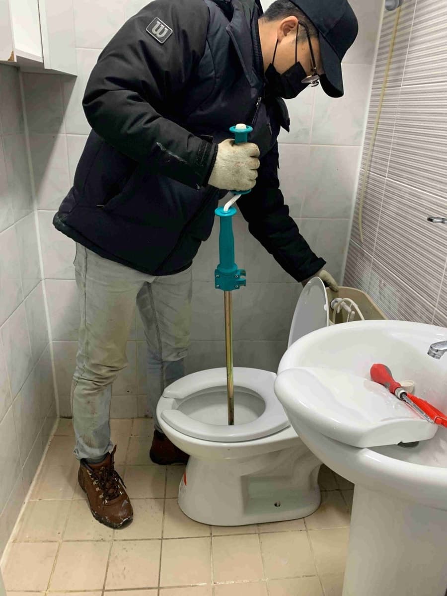 중앙동변기막힘 문제 해빙과 고압세척으로 해결